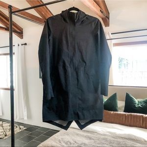 Lululemon black rain coat 8